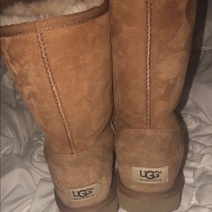Classic Tan Uggs Lightly Worn Size 9